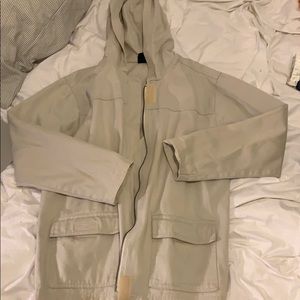 light jacket w velcro and zipper
